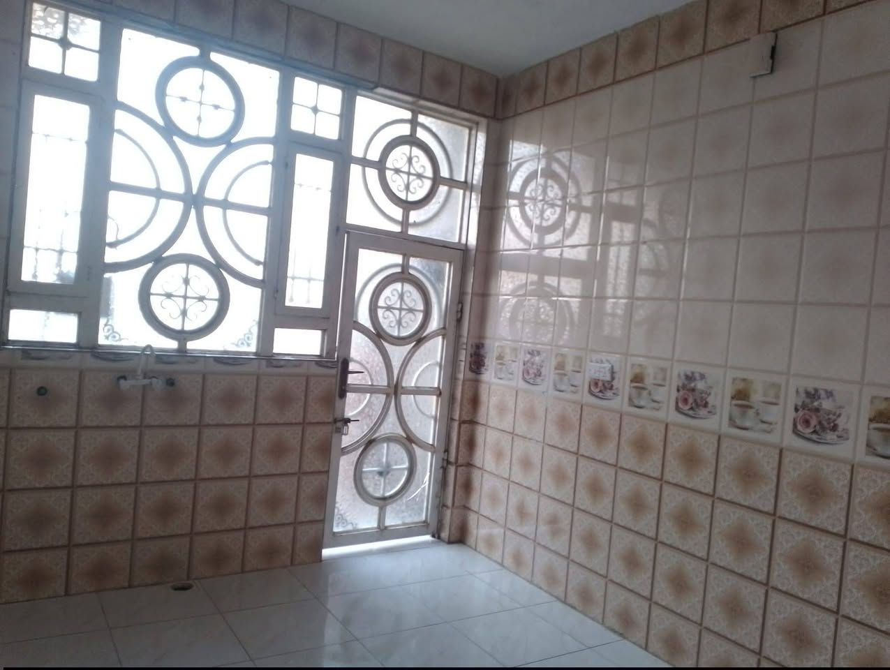 دار والمحلات للبيع حي الجامعة
***********
