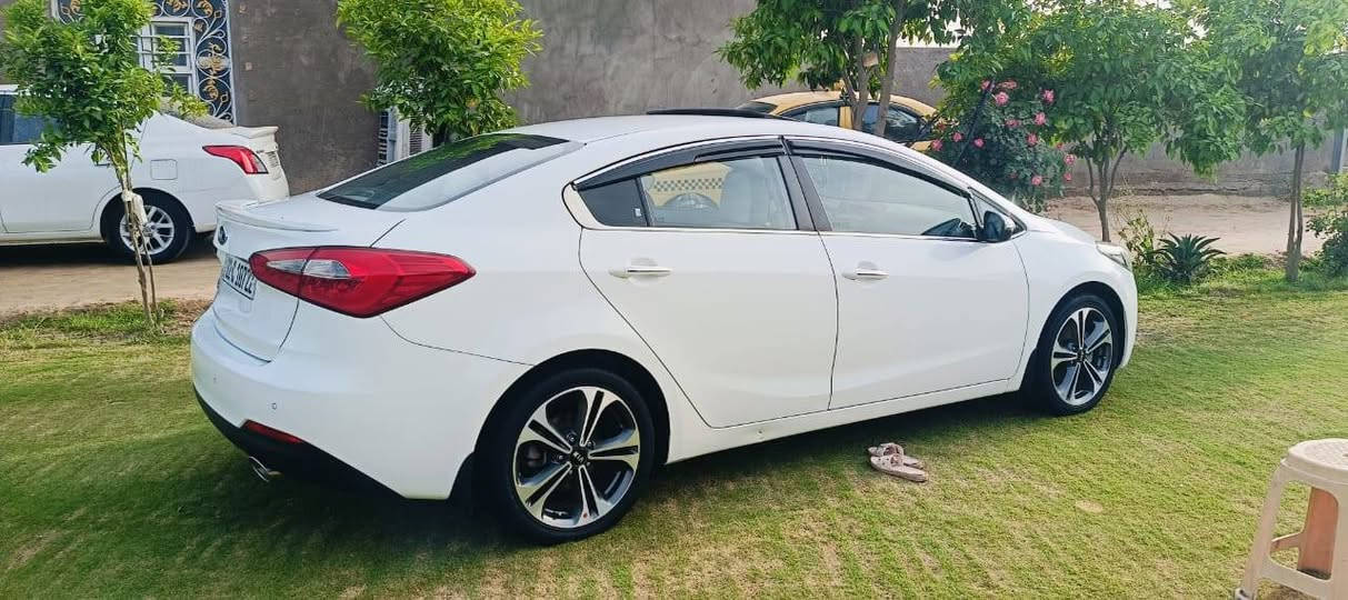 سيراتو 16 فول رقم دولي
بيها ربع باب السايق صبغ عندي صوره الضربه والصبغ محدد لافتح ولا تبديل السعر 140

بيها مجال السنويه صاقطه بشهر11 مكاني نجف 

***********
