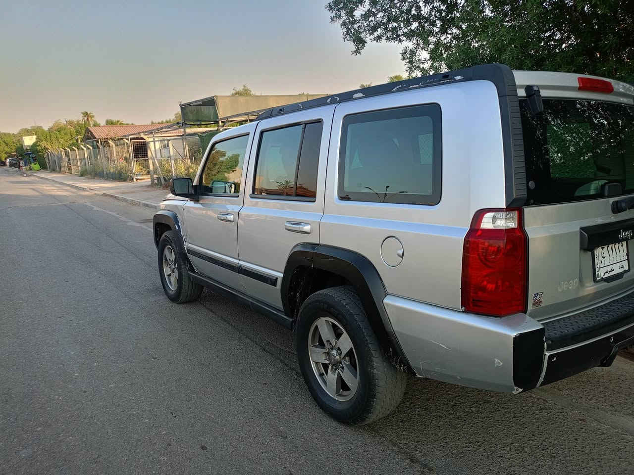 السلام عليكم.... 🌿
للبيع فقط 
 ⭐ جيب كوماندر رصاصي 
- موديل 2008 
- رقم بغداد مشروع وطني سنويه لل 2026/6/5
- محرك 3700بيه لاستيك ولف 
السياره بأسمي تحويل ثاني يوم 
مكان السياره بغداد اليرموك أربع شوارع 
7 راكب تبريد 3 قطع..
كشن  السائق كهرباء
كشر السياره مصبوغة حزام موضح بالصور من خلال السونار المرفق مع الصور
كير  مكفول بحاله جيده 
 التبريد منظومه جديدة 
صدر السياره بحاله جيده 
باتري نص عمر
عمل فتحه فيول بم 
اضافه شاشه اصليه وكامره خلفيه شركة 
السعر90$ وبيها مجال
للتواصل والاستفسار   ***********  موجود واتساب
***********
