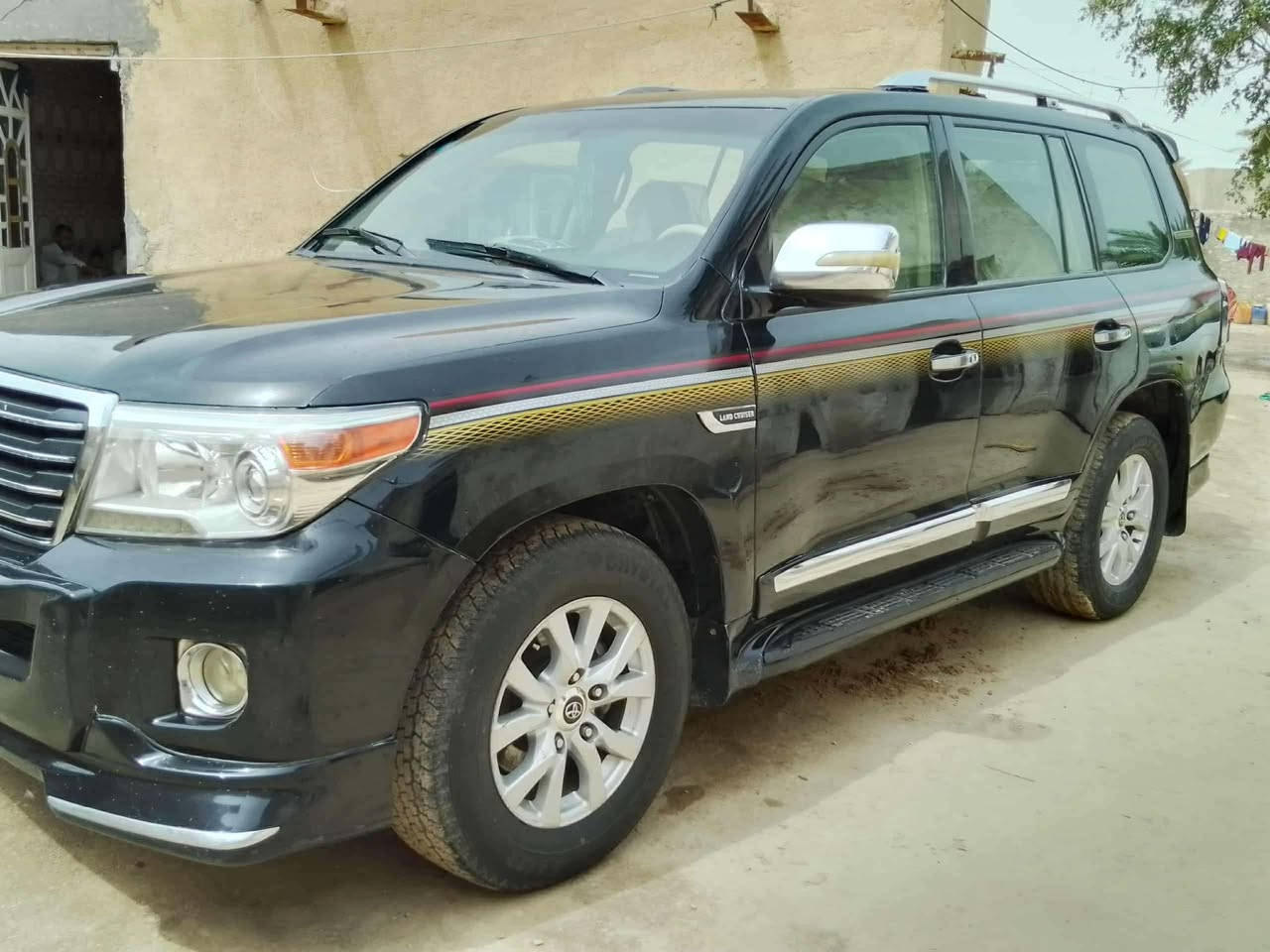 سلام عليكم سياره لاندكروز مديل ١١ ستنيه محدثه ١٥ سياره بسمي شخصين  مررس فقط من ١٠ لي ٨ حاسب قناعه هاي سياره جاهزه تخم تاير جديد تبريد مكينه اكسن كل عل شرط مروس فقط هذا رقمي اي ستفسار ***********
