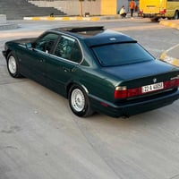 BMW ٥٢٥ موديل 92 للبيع السيارة كامله من كل شي نقص بس تدفأه معروضه ب 70...