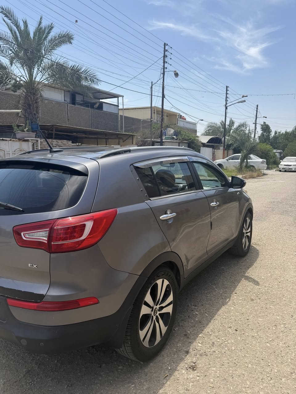 السلام عليكم للبيع سبورتج 2013 وارد كندي فول موصفات للاخير
شاشة جبيره بلادية
ضررها باب السايق مبدل نفس اللون  والي وره السايق مصلح 
ودحجه خفيفه بلباب الخلفي الي وره الصدر ممصلحها لهسه موضحه بالصوره 
مكينة 2400 دوش مفتوحة 
كير كفاله 
صدر جديد 
منضومه تبريد جديده 
ب130 وبيها مجال 
صور الحادث ماعندي 
مكان بغداد البنوك
***********
