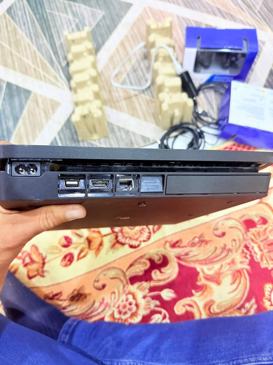 سلام عليكم مرخصت صاحب الاكروب بلي 4 سلم مهكر لوك استيكر نضافه فول نضام 11/00 ويا جوستكات عدد 2 والعاب عدد اربع منزل بي نص تيره 500 كيكا  غراضه كامله السعر 360  وبي مجال مكاني كربلاء *********** الرقم الثاني *********** بيهن وات ساب
