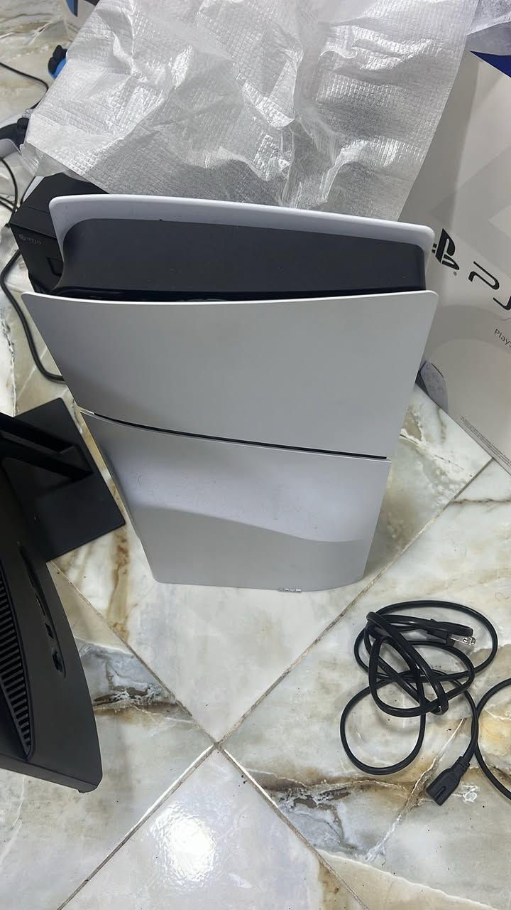 توفر ps5 سلم واحد تيره جداً نظيف (كاملل ملحقات) ((بدون  يده ثانيه))  السعر كامل 725 الجهاز لا مفتوح ولا مصلح
الجهاز صارلي 3 اشهر من مشتري
