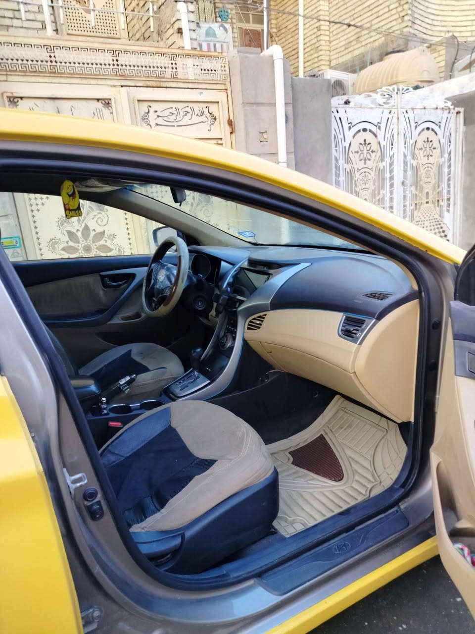 انترة 13 لبيع  الشواصي والغود وكير مكفوله بيه ضربه باب الايمن مصلح وبعض الملاحظات المحرك خابط مي ودهن السعر 85 بيه مجال بسيط...السيارة باسمي مصفره هيئه بدون غرامات مروريه ...***********
