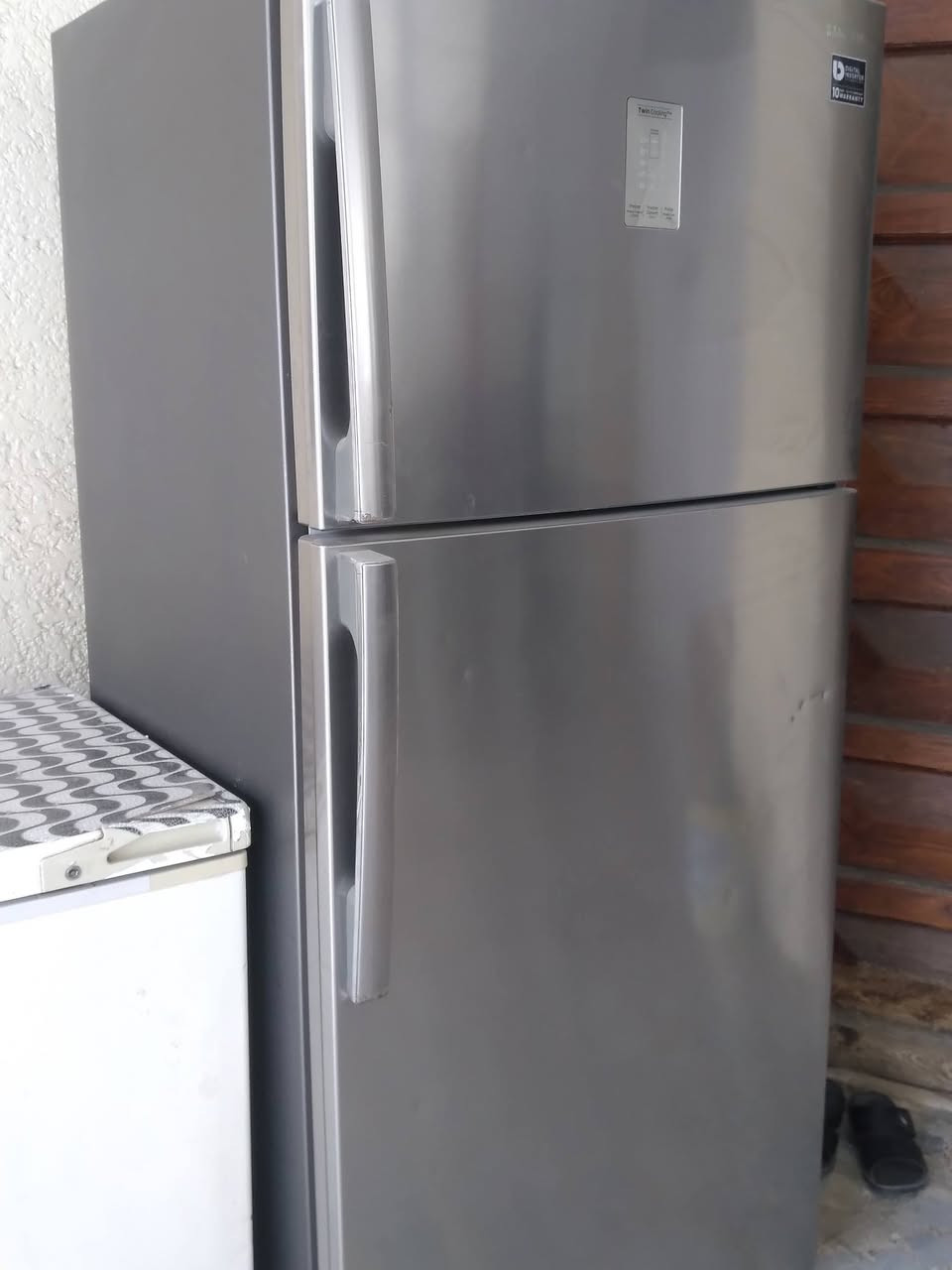 ثلاجة ومجمدة للبيع
شغالات عالفحص
٢٥٠ وبيهن مجال  
بغداد حي العامل شارع ٣٠
الاتصال ***********
