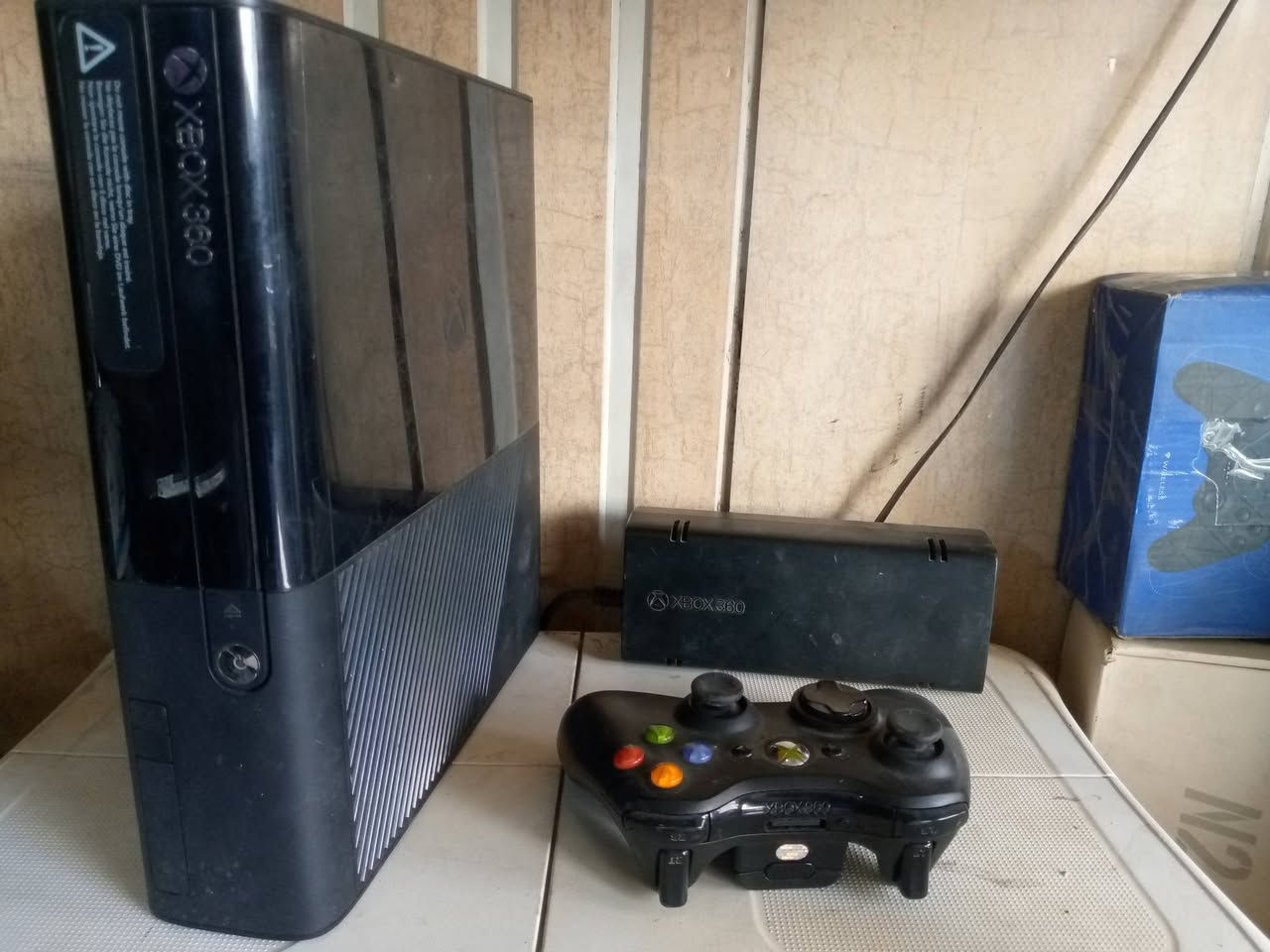 Xbox 360 . Super Slim .
هارد ٢٥٦ . الجهاز لوك وضع الشركة .
للتواصل . *********** .
