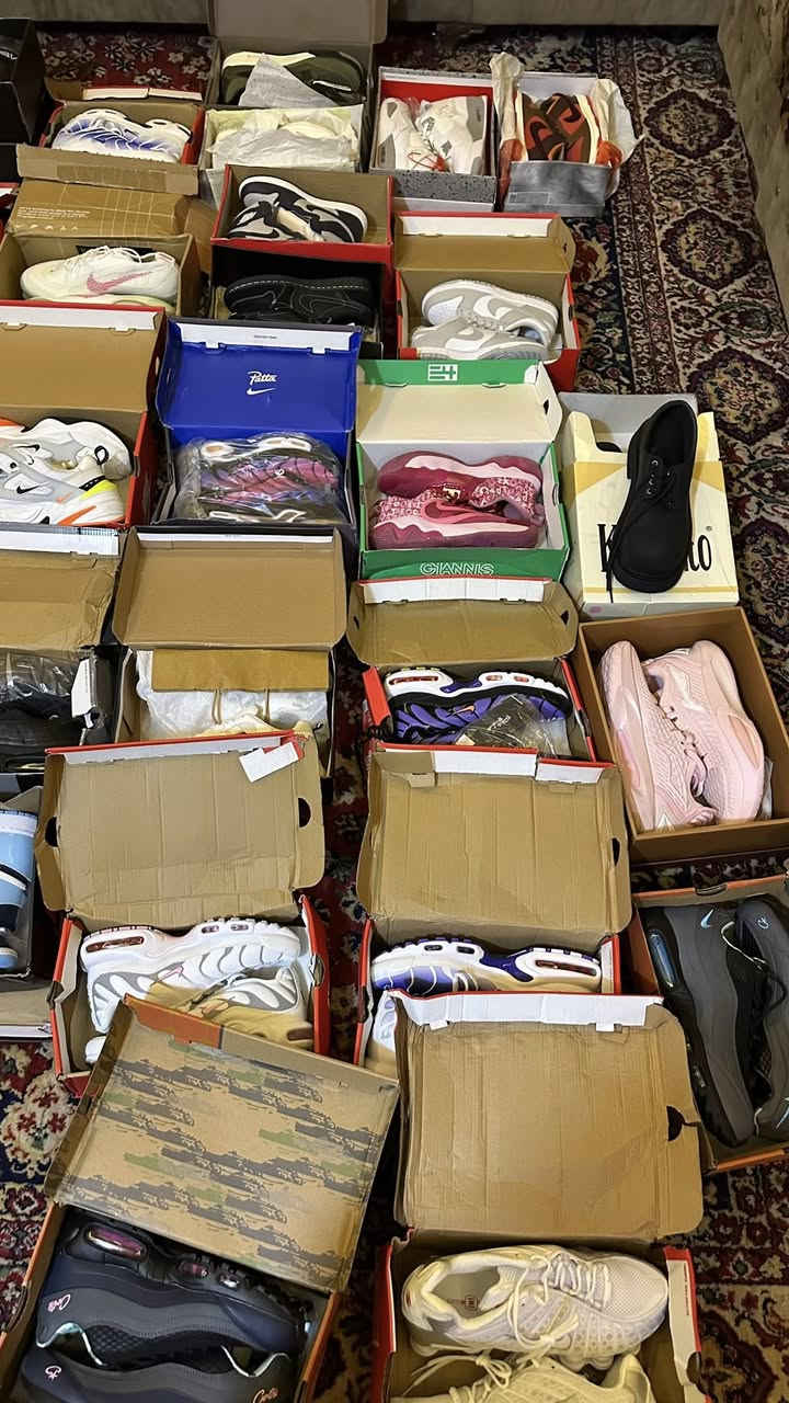 شلعه احذيه
٨١ لو ٨٢ قطعه 
اني بايعلك ٨٠ قطعه 
شكد يطلع زايد بل عافيه 
القطعه ب ١٨ ونص قفل سعر بيع وسعر مناسب 
نايكات متنوعه جوردنات اديداس والخ 
استفسار اكثر خاص او 
***********
