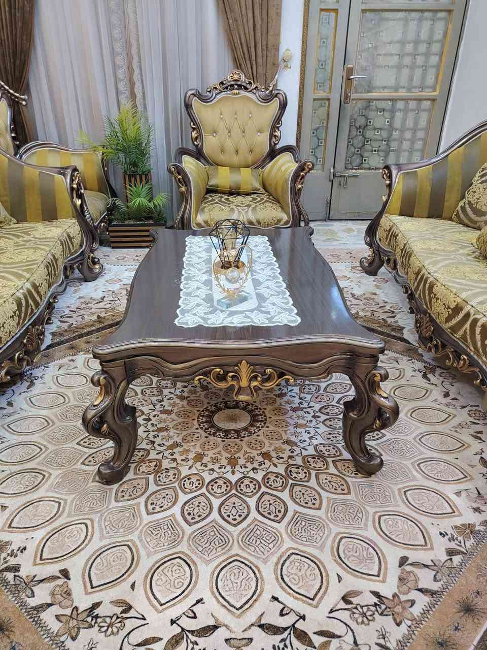 تخم زان ملكي تركي كلش نضيف  10 مقاعد مع طبله زان وسطيه العنوان مدينه الصدر للاستفسار خاص او الاتصال على الرقم ***********
