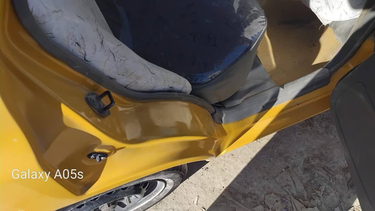 سلام عليكم سايبه موديل 2012كامله مكمله من كهربايات من شواصي مكفوله من مكينه كير كشر كل نقص مابيها السيارة بسمي تحويل ثاني يوم السعر 32ورقه العنوان الغزاليه شارع المركز***********
