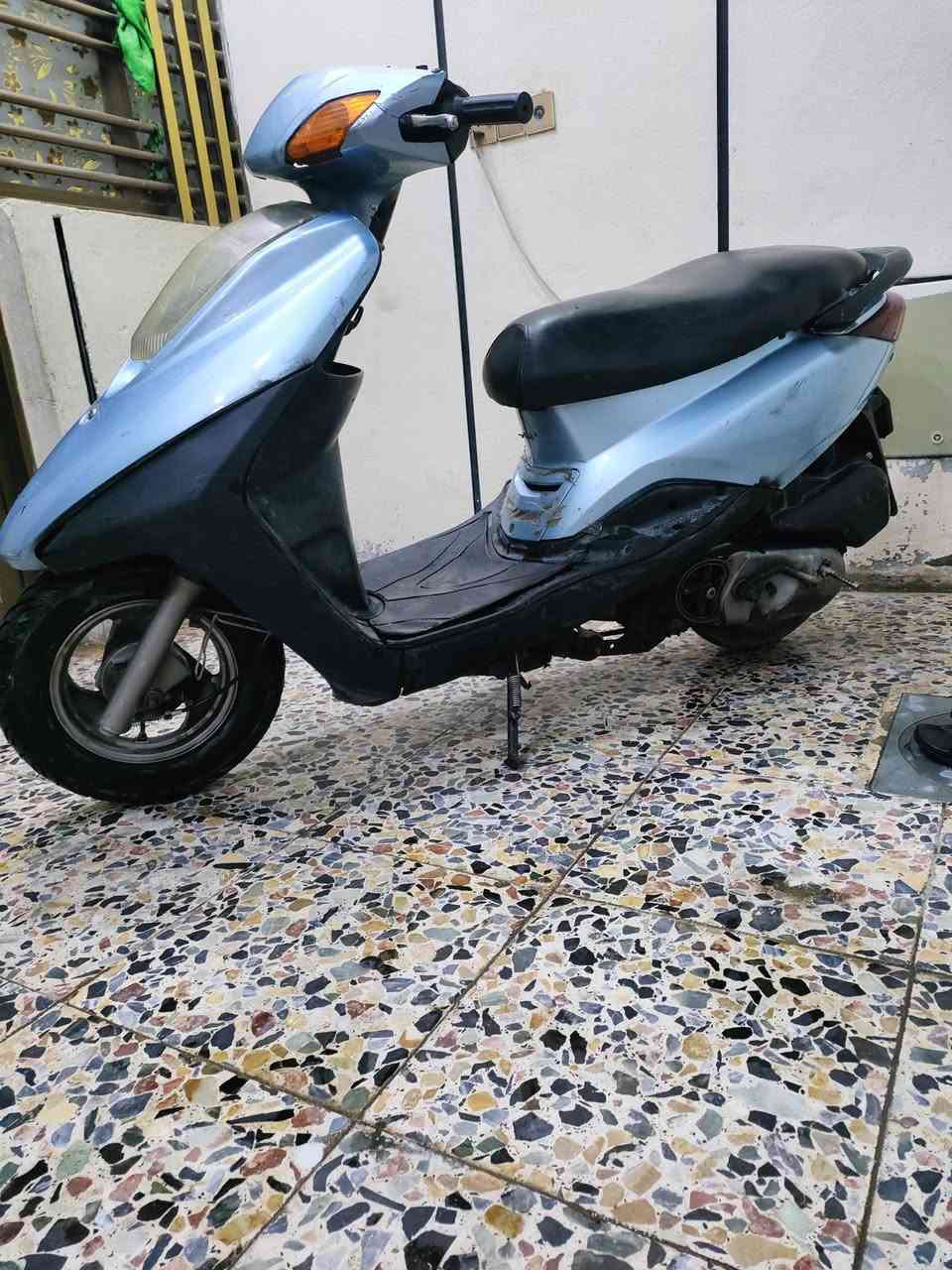 السلام عليكم 
دراجه بريز  كهربائيات كلها شغاله نكره سلف هندر
السعر 300
مكان الرئاسة شارع 20 
***********
