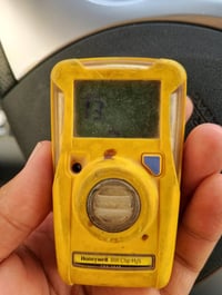 جهاز كاشف غاز H2S من شركة Honeywell، موديل BW Clip. الجهاز يستخدم لكشف...