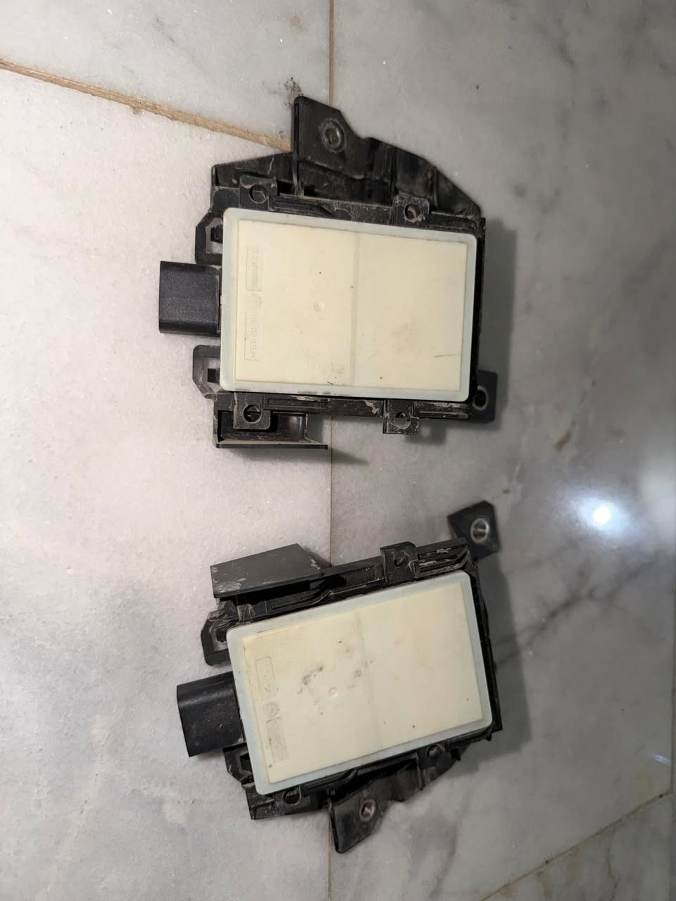 سلام عليكم قطع غيار جنزز gv70 موديل 23 هذا رقمي ***********
