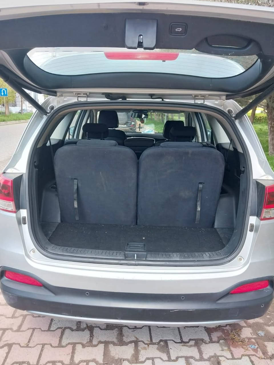 بسم الله الرحمن الرحيم
والصلاة على محمد واله وصحبة وسلم 

كيا سورنتوا موديل ٢٠١٥ خليجي رقم اربيل الدولي  ٧ راكب  محرك ٦ سلندر بدون صبغ وبدون تبديل وحادث فول ١/١ كير والمحرك مامفتوح بشرط على وضع الوكالة  ماشية ١٢٣ كم حقيقى سيارة مال بيت وجاهز 
 
مكان السيارة / اربيل 
للتواصل والسعر يرجى الاتصال على الارقام ادناه 

***********+ واتساب
