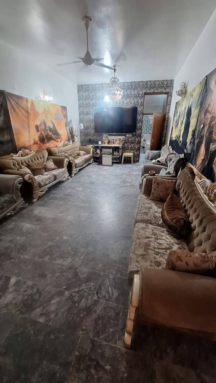 سلام عليكم
دار سكن البيع  🚩 بغداد الامين الثانية  

🔴 مساحه الدار 🏠  187 

🔴سعر ٤١٠ وبي مجال 

🔴جودة بناء ممتازة  +طابقين ونص 

🔴 استقبال كبير 

🔴مطبخ 

🔴غرف نوم 5 كبيرة 

🔴صحيات عدد 3 

🔴كراج سيار +حديقة 

📞 ..لاستفسار تصل ع رقم + ***********
