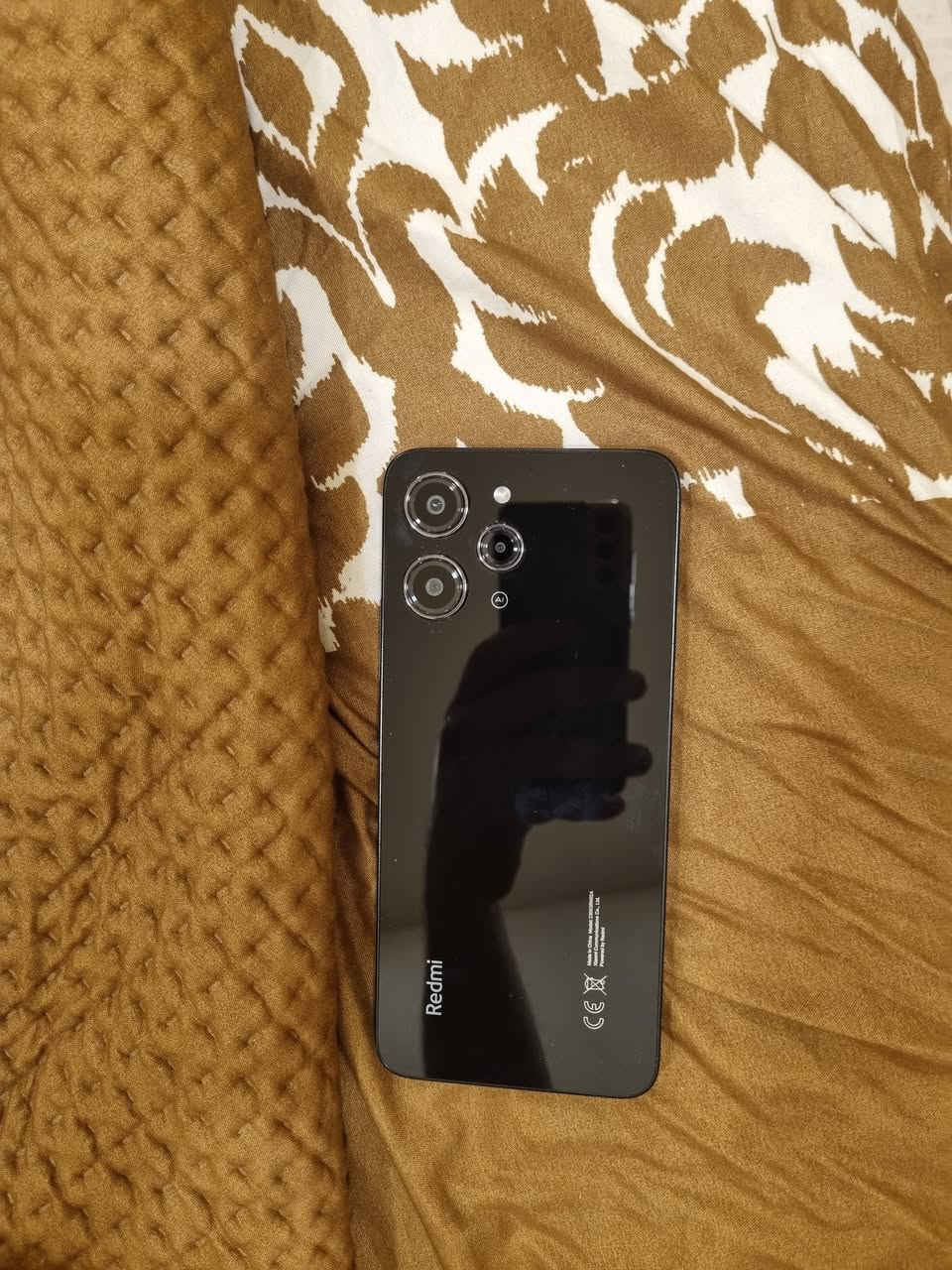 السلام عليكم شاومي نظيف جدا السعر ١٠٠ الف 
بغداد الدورة ***********
