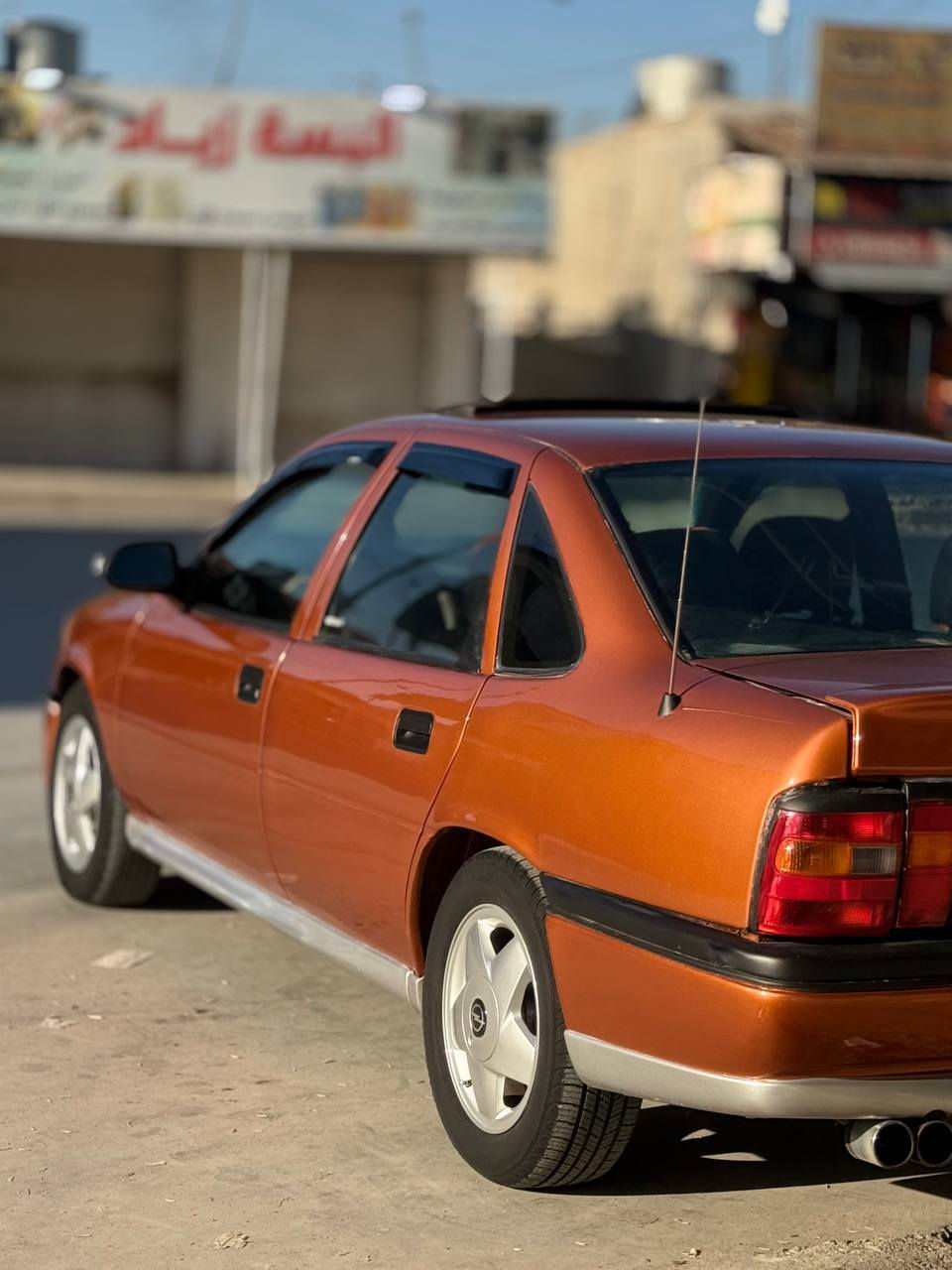 اوبل فكترا  موديل 1995 
سلايت 
اي بي اس 
جام كهرباء
تبريد
باور 
رقم سنويه جديد 
***********
*********** كركوك, العراق
