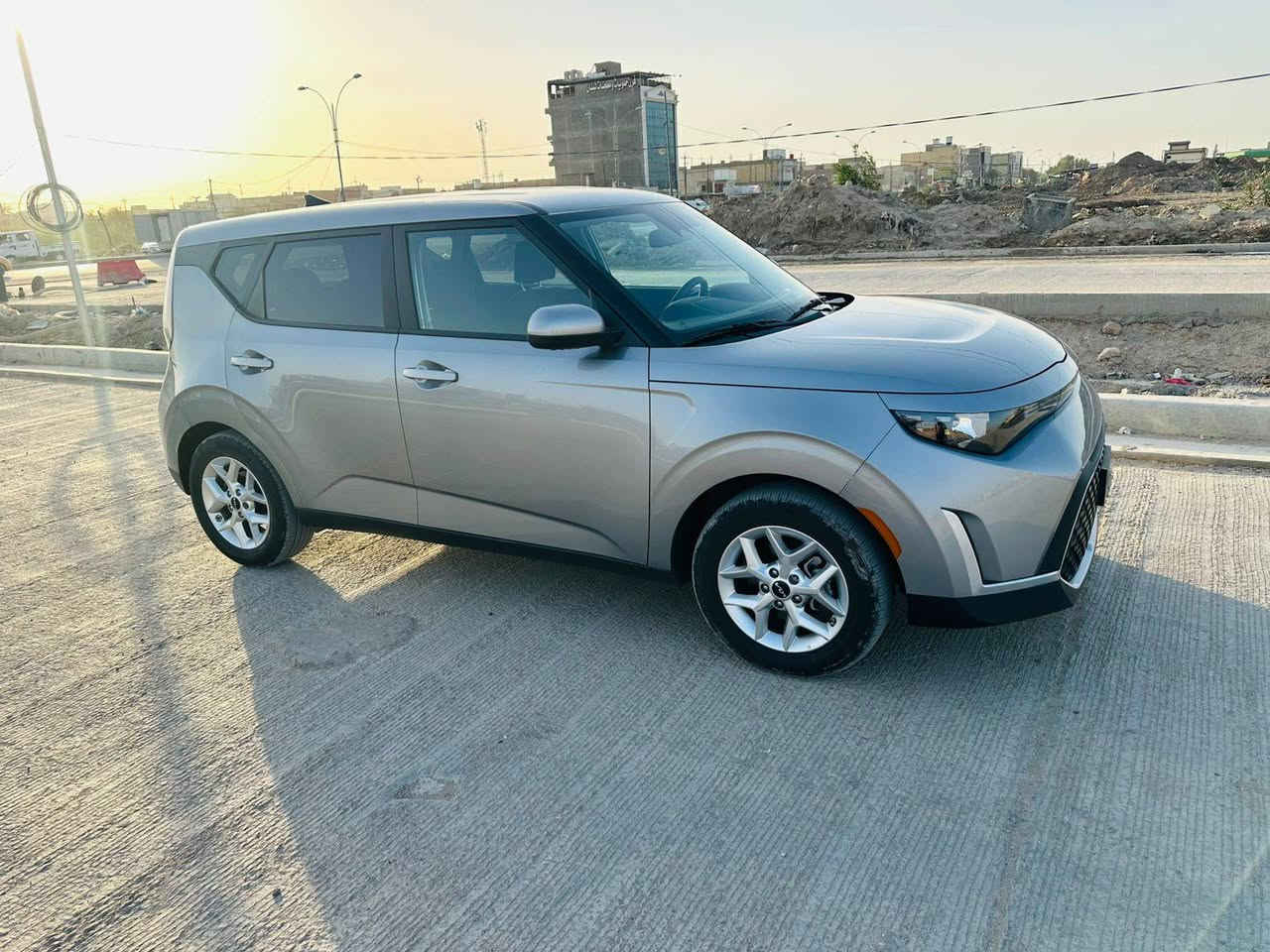كيا صول موديل 2025
دخول جديد. جديده 

المواصفات 

شاشة دجتل  

محرك 2000 دوش

رادار امامي

رادار خلفي

رادار جانبي

شاشة كبيرة

كامرة دوارة

اوتو ستوب

تحديد مسار

قيادة ذاتية

توقف ذاتي 

تنبيه عند مغادرة المسار

كروس سرعة

مانع انحدار

ويل كب حجم 17  

حساسات 360 درجة

وضعيات قيادة

شحن واير ليس 

وبعد بيهة مواصفات

سيارة جاهزة وكاملة بدون نقص 

 صورالحادث مرفقه بلمنشور 

إتصال ***********

