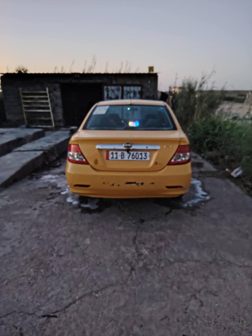 سلام عليكم
byd f3 
2013 
محرك لاتنقيص لا تبخير 
كلج جديد عينه وصينيه 
الكير كله تمام بس الثاني قوي شويه (الكير مامكفول )
صدر امامي نضيف خلفي تك دبل تعبان 
سلف  جديد 
اذاين جدد 
عبوه فيت بم جديده 
تبريد شغال 
بيه ضربه  باب و جاملغ خلفي 
مكاني  بغداد حي العامل 
***********
السعر ٥٥
