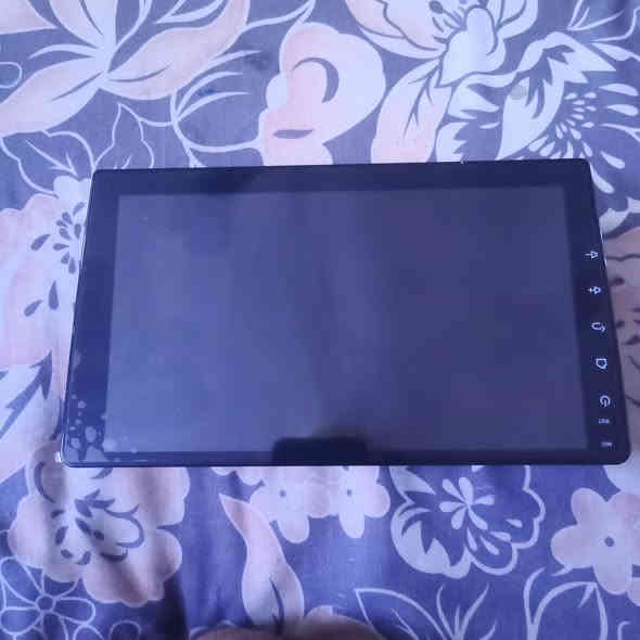 السلام عليكم شاشه بهذا الشكل 9 انج مع ملحقاتها جديد غير مستخدمه أعلى سعر ابيع  ***********
