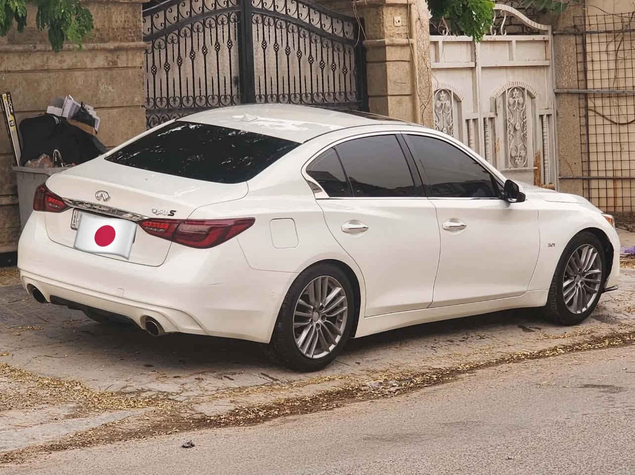 للبيع انفنتي q50 2018
✅محرك 3.0 تون توربو صاروخ السياره واقتصادية كلش
✅بيها تصريح تظليل ومظللة بالكامل
✅رقم دهوك بأسمي هزه وسنوية وتظليل مجددهن
✅بصمة
✅تشغيل عن بعد
✅فتحة
✅ماوس تحكم 
✅دبل شاشه
✅كشنات جلد وتحكم كهرباء جهتين
✅ترحيب عند الاقتراب
✅شاشة اعطال
✅٥ انظمة قيادة
✅فول تحكم ستيرن
✅٤ جام اوتو
✅عالي ناصي زينون بلادي
✅نظام قراءة ميزانية السياره 
✅نظام تحسس صوت المسجل مع السرعه( يعني من تدوس بانزين تعلى الاغاني ومن تخفف تنصه وحدها)
منظومة تبريد جديدة بالكاملة يعني لا يفصل ولا يبوخ
صدر  وبولبرنات وتخم تاير مبدلهن 
بيها ٤ قطع صور حادثها و سونارها ويه الصور
سعرها ١٢٩ وبيها مجال
مكاني بغداد الاعظمية 
***********
