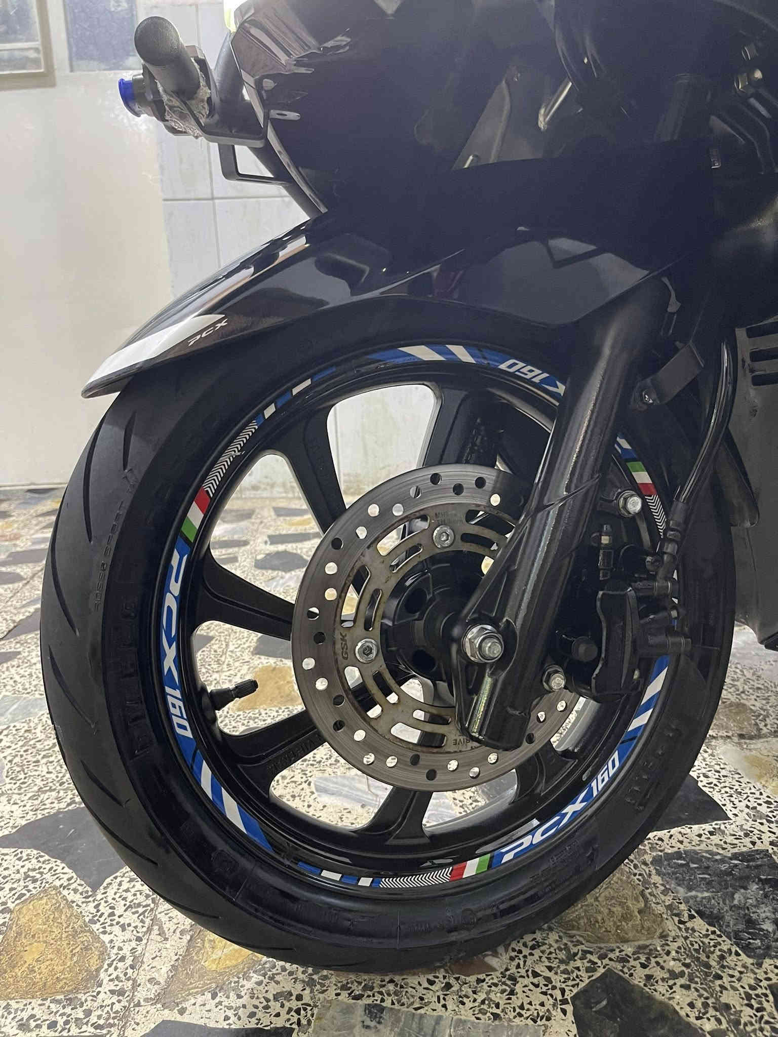 السلام عليكم psx يابانية كفالة عامة صور مزادهة ماشية 26km اوراقهة كاملة دراجة رمبة دراجة نضيفة بمعنى الكلمة مكينة كفرات كفالة شراي اتصل مكاني بغداد ***********✅💵📞
