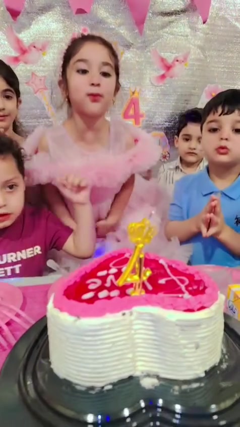 عيد ميلاد سعيد، أتمنى لك 
سنة جديدة مليانة راحة وفرص جميلة وضحكات ما تنتهي، وتحقق فيها كل اللي تتمنيه🩵

روضه شمس🌞
رقم الروضه ***********
