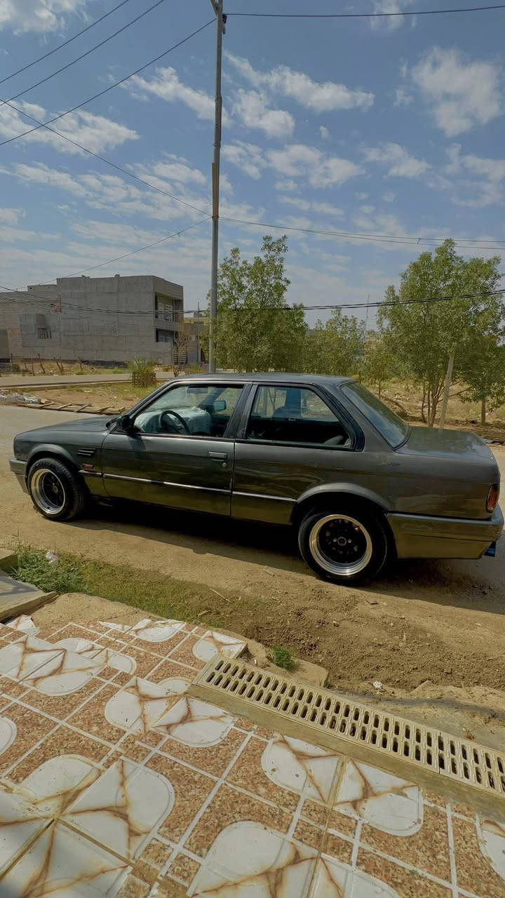 زعرة-تك باب _e30
موديل-89
مكينة-مفتوح حجم_20خير من الله 
رقم انكليزي- 15- الانبار بأسمي
تخم ويل دبل شفة حجم 15-تايرات جديدة 
باتري جديد 
حتى القوايش مبدلهن جدد
تخم-4- زينون 
صدر امامي خلفي جديد لوي دبلات شمعات جدد
مشط سترين جديد باور جديد
صالنصة من الدكشن الحار مبدلة جديد رياضي
گير جديد -zf 
فلنجات جديدة مع التصفير
حتى عنابير گلج مبدل جدد 
التانكي بل صندوك -
يحتاجلها صبغ بيها معجون / ***********- السعر 45$
