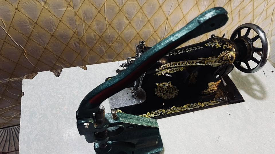 السلام عليكم
مكينة خياطة للبيع
نوعية ياباني جداً قوية محوره ماطور كهربائي سريع 
مع كابسة ملابس ونقش 

واتساب فقط : ***********

