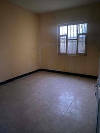 التقية الثالثة • غرفتين • مطبخ وصالة