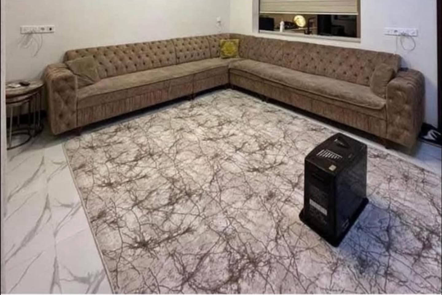 #عقارات_شيرزاد | #دار_للبيع 🏡
دار نظيف ومرتب، طابقين، قريب من المدارس والأسواق، بموقع مناسب للسكن ✨

المواصفات:

* المساحة: 100م
* الواجهة: 5×20
* عدد الغرف: 3 غرف نوم 🛏️
* كراج 🚗
* استقبال
* مطبخ حار وبارد 🍽️
* صحيات
* قريب من المدارس والأسواق 🏫

تفاصيل الطوابق:

* الطابق الأول: كراج، استقبال، مطبخ حار وبارد، صحيات، غرفة نوم
* الطابق الثاني: 2 غرفة نوم

#الموقع: حي العسكري، خلف كاتب العدل 📍
#السعر: 107 مليون (مع مجال للتفاوض) 💰

📞 للاستفسار: ***********
(اتصال | واتساب | فايبر | تليگرام)

أو زيارة مكتب شيرزاد للعقارات
الحي العسكري، بداية السايدين

#الصدق_والأمانة شعارنا
