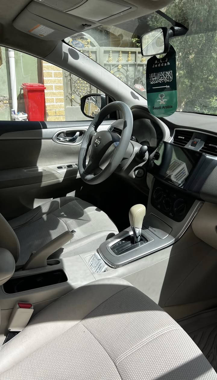 نيسان سنترا 2020
محرك 1600 / كير ومحرك مكفولات 
ماشية 153 كيلو 
ضررها 3 نواعم بارد صغار كلش 
للاستفسار واتساب او اتصال : ***********
