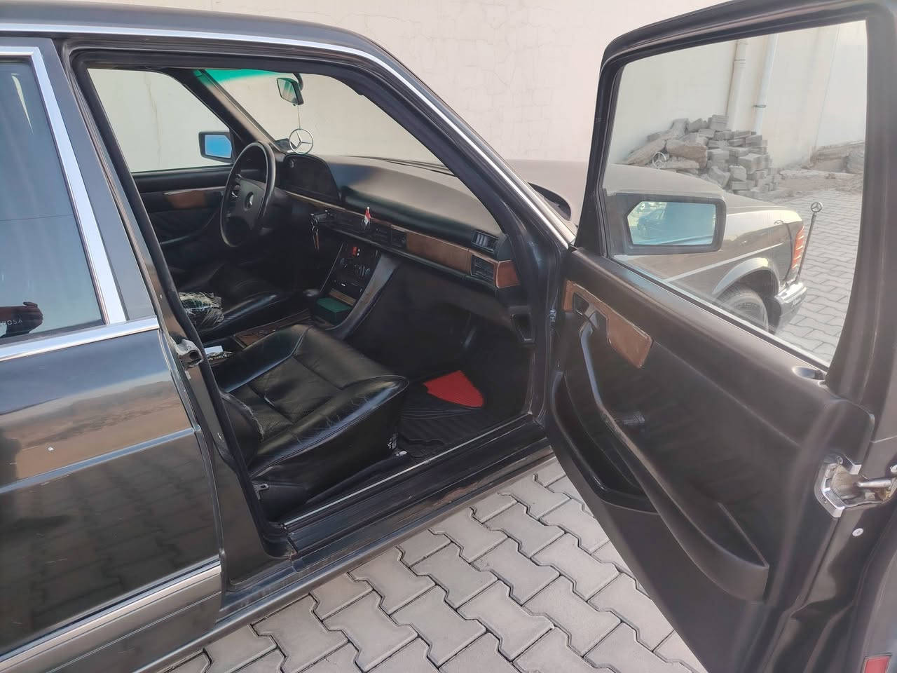 سلام عليكم للبيع مرسيدس
‏حجم 300باب قصير  ما نقص برقي جاهزة من كل النواحي موديل 90رقم بغدادانكليزي تحويل ثاني يوم محرك فيفيتي  تبريد ثلج سنتر لك اريل كهرباء تخم تاير  سياره جاهزه من كل نواحي السعر62النجف   ***********
.
