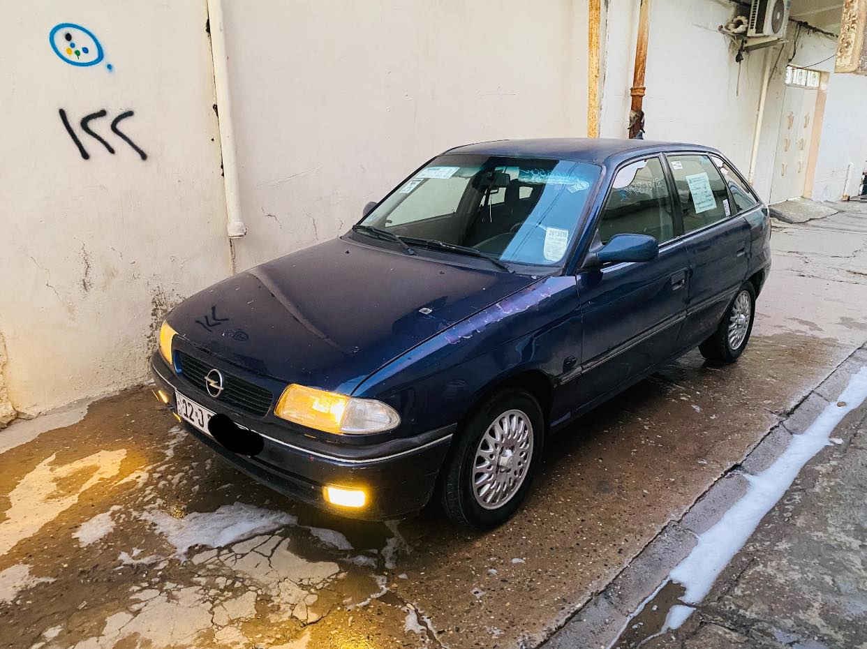 استرا موديل 1992 رقم نينوئ جديد سنويا جديدة صاحبها شرعي يحول  محرك لا صرف ولا نفخ بدون ضرر صبغ قطعين جمالية مال تقحيل ودواير ودوسات سيارة جاهزة من كلشي للاستفسار ***********
