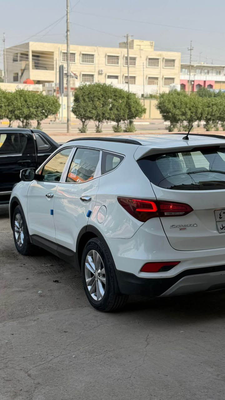 السلام عليكم سنتافي مديل 16 شكل الجديد 6 سلندر خليجي 7 راكب اربيل سنويه منتهيه باسم شركة تحويل وكالة مضمونه بيها صبغ عام طايح عليها سقيفه بيت مكفوله شاصي و لغد وتكم بدون دواخل ماشيه 99 حقيقي مكينه كير حدادة تبريد طخم تاير كفالة عامة جاهزه من كلشي بيع او مرواس باقل السعر 135 بيها مجال قليل مكان السياره بصره *********** البصرة, العراق
