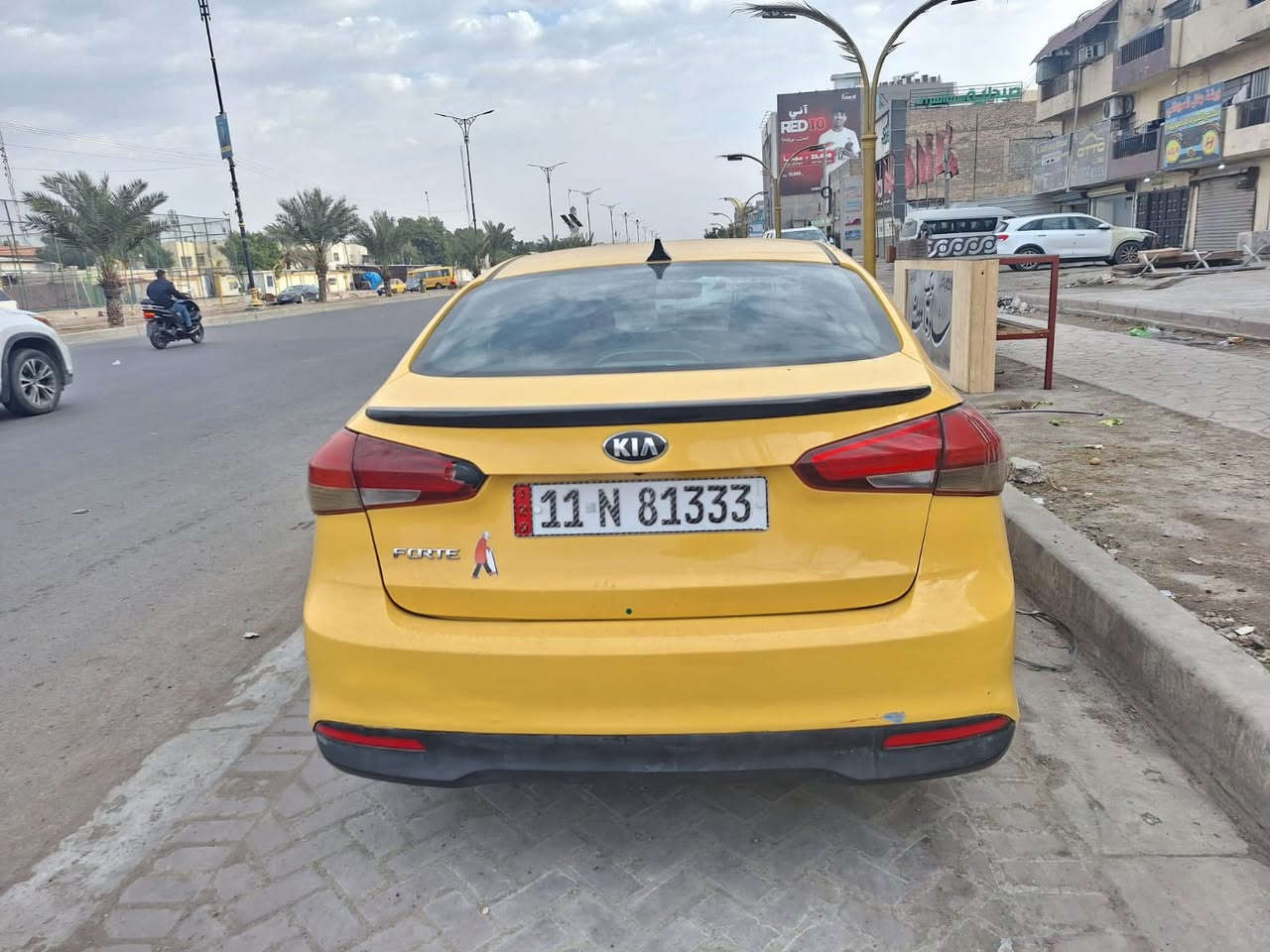 السلام عليكم                                                                             

كيا فورتي 2018 للبيع 

السيارة وارد أمريكي بيها الباب الورا السايق مبدل وصور الحادث موجودة بالمنشور  
 
محرك وگير مكفولات وتخم تاير وصدر  جديدات 
رقم بغداد تحويل ثاني يوم

وعليهة منظومة زنون ناصي عالي  وشاشة اندرويد سيارة كاملة مكملة مابيهة اي نواقص ومواصفات الفورتي المعروفة نظام قيادة سبورت وتحكمات ستيرن وشاشة اعطال وغيرها 

سعر السيارة : 115 وبيها مجال للشراي 

رقم صاحب السيارة : ***********
