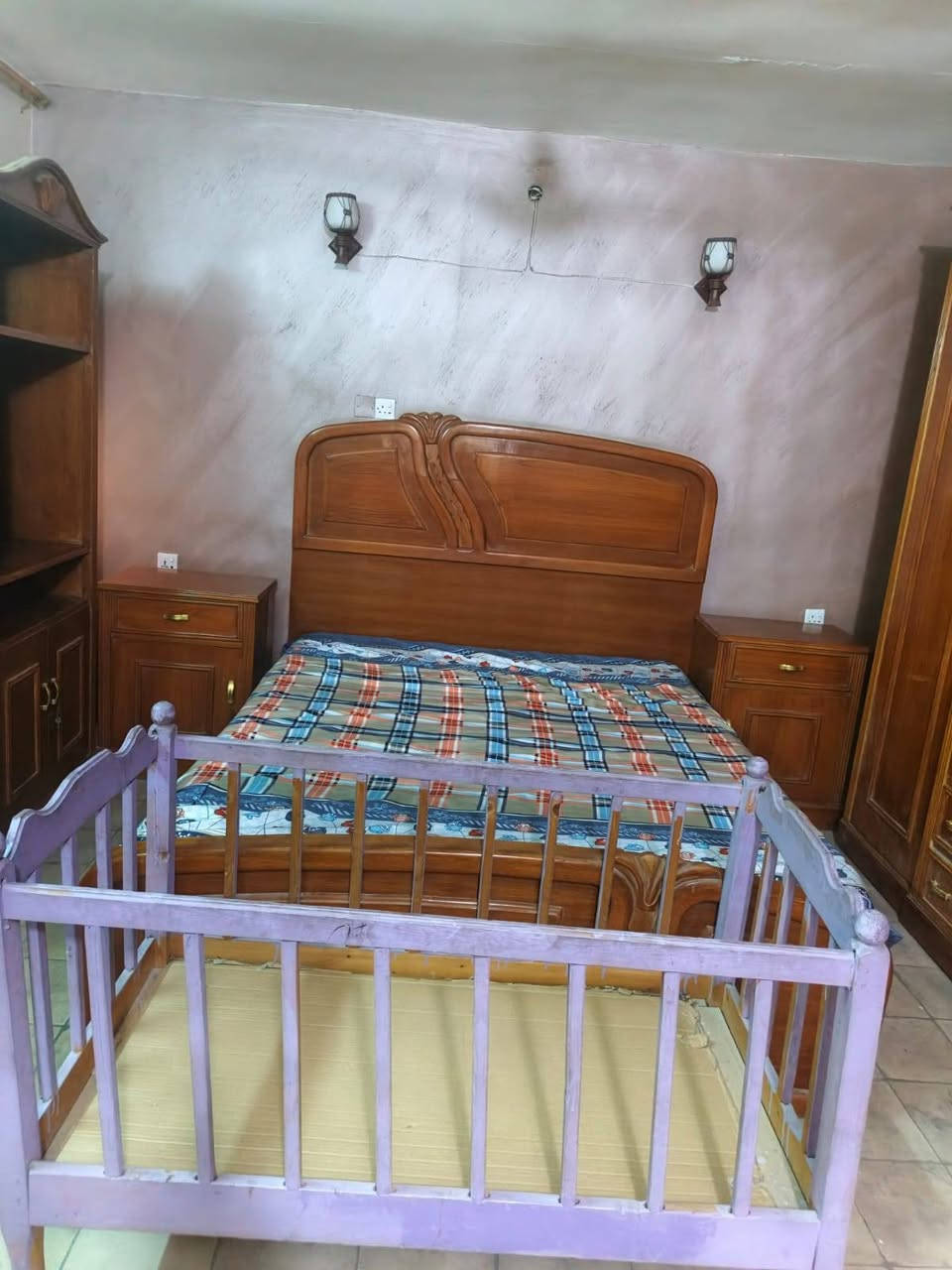غرف نوم للبيع نظيف ٦ أبواب مع ملحق  للمعلومات اتصل ***********

