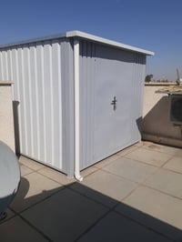 حدادة وعمل سقايف  وابواب سلايت  و عمل غرف سندويج وغر ف كيربي درجة اولى...