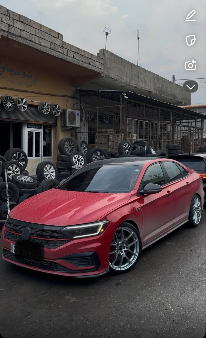 Volkswagen jetta gli
Model 2021 
Ger 3adi🕹️🕹️
55.000 mille roiya
2 swej
2 dargay sakn biladi goraya kamak naw dargai. Boyaxa babe erbage baqid be sbux hata da3amish be sbuxa
Hamu giyani basharta
Kaml ashya ( kuler - sukan carbon fiber - downpipe 3.5inj - gzoz control marka AWE -wheel race 19 - aflanja sport+ banj brimbo)
Watsapp/ *********** mushtari ni bezarm maka lagal rezm أربيل, العراق
