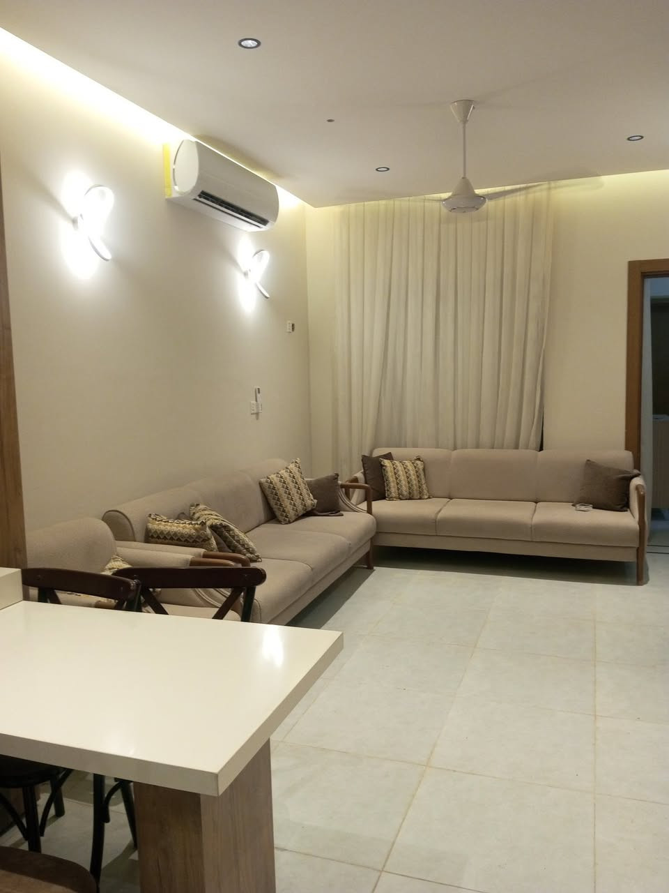 🏠 دارين متقابلين – موقع مميز جداً 
📍#بوابة_النجف_السكني– #المرحله_الرابعة 
──────────────────
📐 المساحة: 160متر 
⚡️بلوك: 13 +17
📌 واصل للشركة : 40
💰 السعر الكلي: 170
🏦 قرض مصرفي: 75
💵 يباع بتطلوعة مناسبة جداً جداً 
   جوه السوك سارع الحجز قبل فوات الفرصة
──────────────────
✨ مميزات العقار:
✔ موقع  قريب على السنتر الداخلي على شارع 12
✔ مناسبة جدًا لراحتك وراحة عائلتك
──────────────────
 📩للاستفسار والتواصل:
➡️ ابو يمان الشامي ***********
                               ***********
🏢 عنوان الشركة : المدينة المائية مجاور المركز التسويقي لمجمع بوابة النجف السكني➡️  👇 👇 👇 
✅️يتوفر لدنيا دور للبيع وللايجار والرهن في المجمع 
جميع الفئات والمراحل 
#المراحله_الأولى 
#المرحله_الثانيه 
#المرحله_الثالثة 
#المرحله_الرابعه 

❓️❓️مستعدون بيع وشراء واستقبال عروضكم في كافه المجمعات السكنية في النجف
