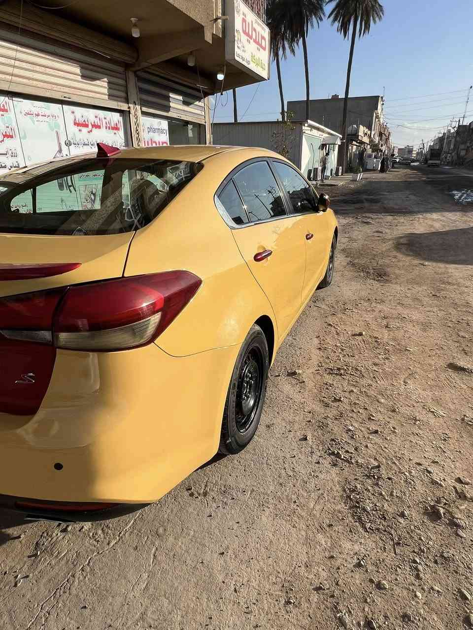 كلشي مذكور بلمنشور وصور تحجي 

سلام عليكم فورتي 2017 Sفول مواصفات  بصمه تشغيل شاشه جبيره دخول ذكي صندوك ذكي رادارات  بعد هواي بيها شغلات سياره جديده  كفاله مكينه كير تبريد بلاد سياره قطعه وحده بيها تبديل فقط باقي سياره كله ليبل واحد بدون اي دواخل سياره شرط سونار وهاذ سونار جديد مسويلها سعر السياره 125بيها مجال بسيط حك الجيه ليشوفه غاليه  سياره مو عربانه ماكو بنضافته مكاني كاظميه ***********
