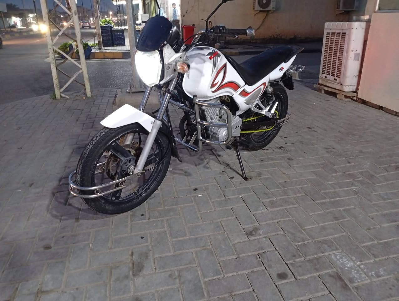 السلام عليكم لبيع 
سنكي 2018
دراجه كامله وجديده 
لاتنقيص ولا مجفت 
تايرات بلاديه 
مكان بلد 
سعر ب750
***********
