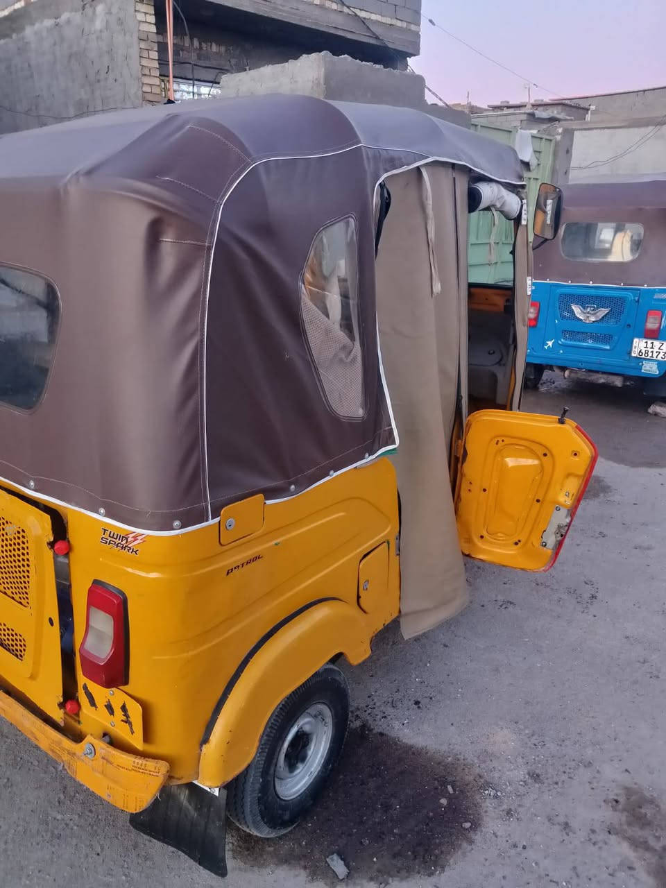 سلام عليكم تكتك مديل 19 نهايته محدث 21 لبيع مكينه 20 شلعته ما شاءلله كلش قويه كهربائيّات نقص بس لN لباقي كله شغاله وا نقص بوربرين امامي فقط لتكتك جاهزه باقي لتفاصيل ع انتصال السعر ب5700 بيه مجال حك لجيه  رقم *********** المكان بغداد الحسينيه المعامل
