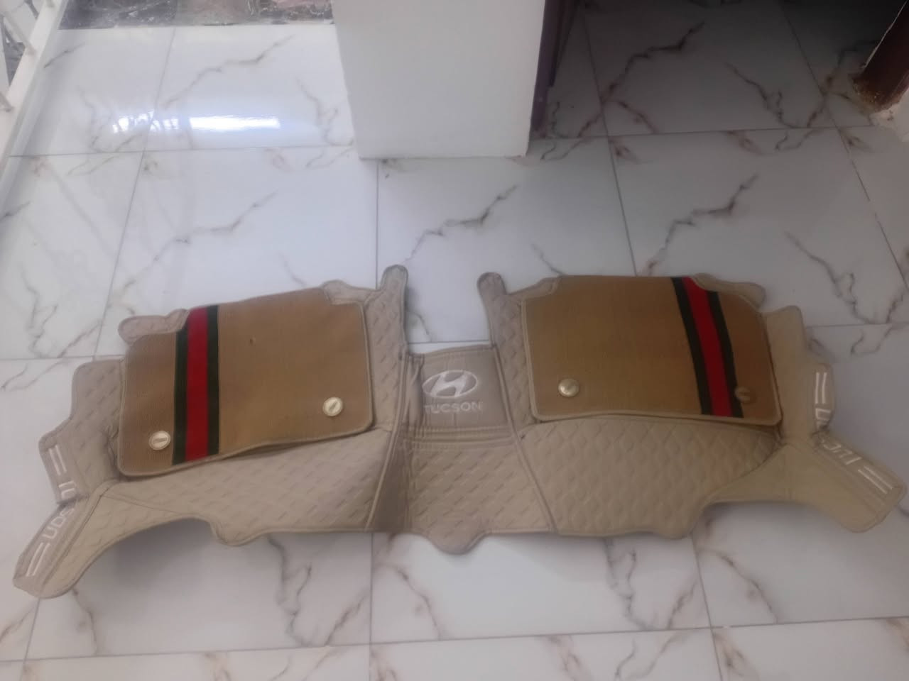 السلام عليكم
للبيع ارضيات توسان تغطي الدوسه السعر قفل ٥٠ الف للاستفسار ***********
