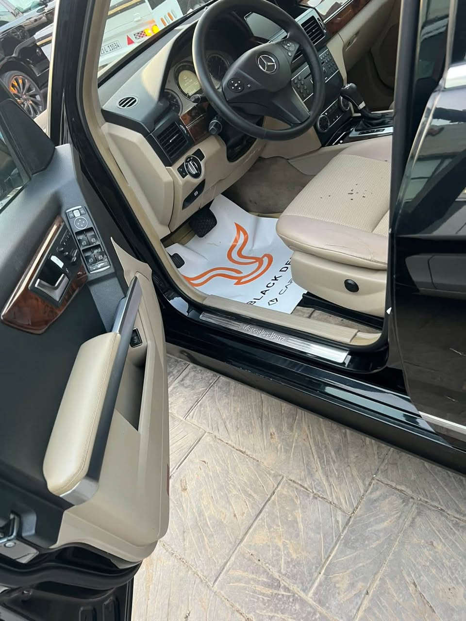 GLK350
للبيع او مراوس glk350
2011فول موصفات بنوراما صدر جديد 
منضومة تبريد جديدة كامرا خلفية بلوتوث 
كير ومحرك مكفولات تحويل ثاني يوم 
السعر135
الرقم***********
