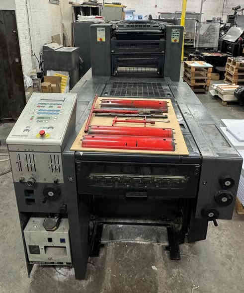 ماكنة اوفسيت SM / 52 الربع 
5 ألوان / موديل ١٩٩٩ 
لاستفسار : *********** حيدر 
*********** احسان
