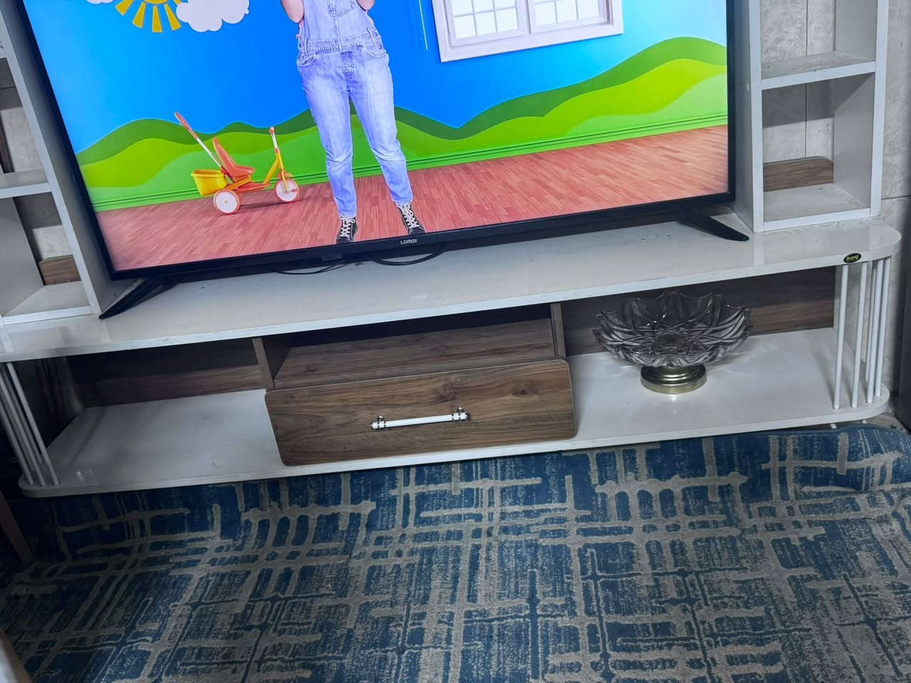 سلام عليكم اغراض للبيع مال بيت الاسعار على الخاص العنوان بغداد حي البنوك متواجد على النت وهاذا رقم الهاتف ***********
