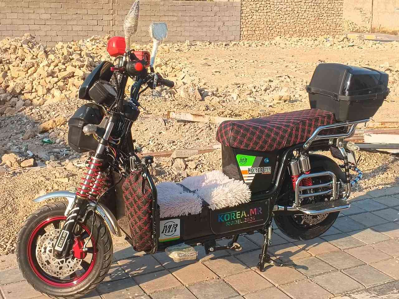 السلام عليكم 
ماطور شحن للبيع 
5 بطاريات 🔋 
الماطور نضيف كلشش
مكاني هيت 
للتواصل مراسلت صاحب الدراجه صوفي ال عبيدي
هـ ***********
