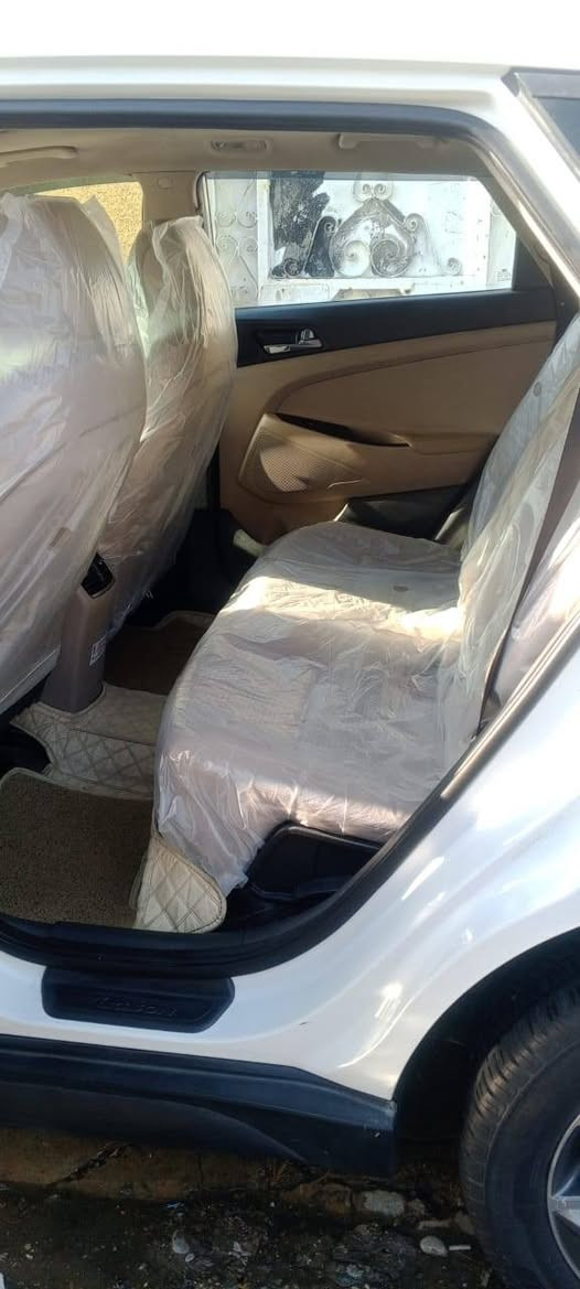 السلام عليكم
توسان خليجي للبيع 
⚔️ الموديل 2017
⚔️الون ابيض 
⚔️السونار مرفق ويه الصور  صبغ قطعتين ونص بدون دواخل  
⚔️محرك 2000دوش بحاله جيده
⚔️كير اوتو ماتيك 
⚔️بانوراما 
⚔️مري كهرباء وشفط واشاير بل مري
⚔️اربعا ويل كب 🛞🛞
⚔️بلوجكتور لد  
⚔️تحكم ستيرن جهتين 
⚔️شباك نيكل 
⚔️كامرا 🖥️🖥️
⚔️تبريد خير من الله ❄️❄️
⚔️داخل لونين  
تبريد قطعتين 
⚔️ رقم انكليزي بغداد وسنويه بأسمي 
⚔️السياره ماشيه 118 الف كم 
⚔️
⚔️ملاحظه السونار مرفق  🔚 والبنيد جارد الحفاف مالته وشويه معجون على شكل دائره بل بنيد  ومخلي عليه فابلون ماصبغته البنيد  كلشي مذكور شباب بصور والشرح 
💵💵السعر 163ورقه وقابل للتفاوض 
📞📞رقم الهاتف *********** الخاص موجود خاف بدوام ماكدر ارد
