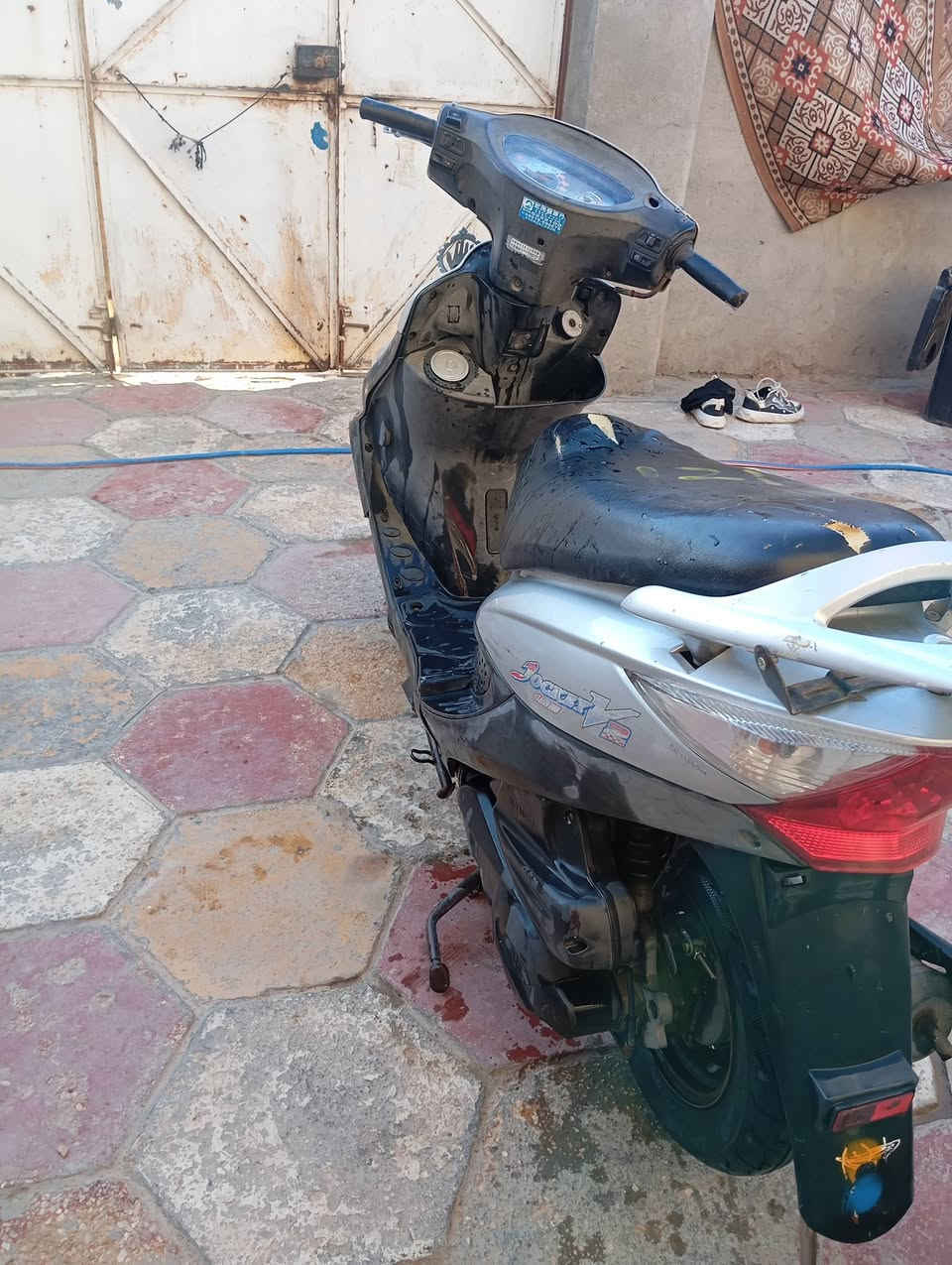السلام عليكم مرخصة الأدمن دراجه للبيع موديل2011... السعرخاص ***********
